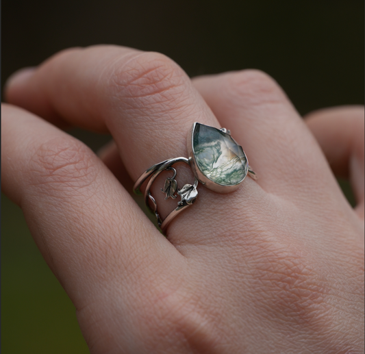 Moss Agate Bleeding Heart Ring | Size 9