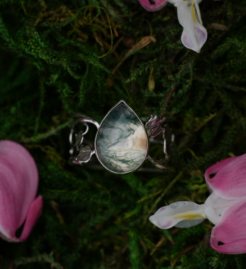 Moss Agate Bleeding Heart Ring | Size 9