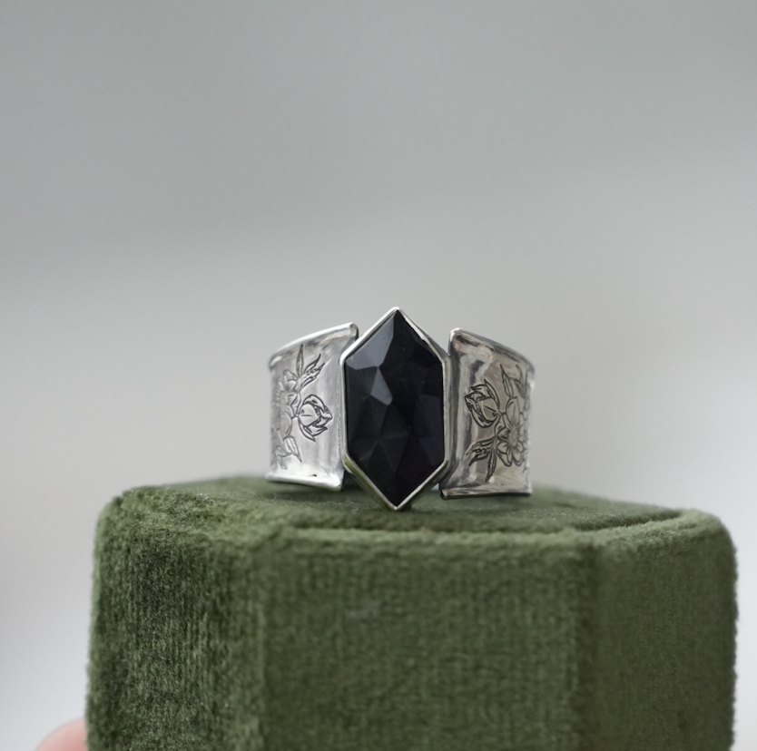 Hellebore Ring | Size 9